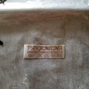 Pashmina/cashmere wool & silk winter scarf, pale gray, NWT, unisex